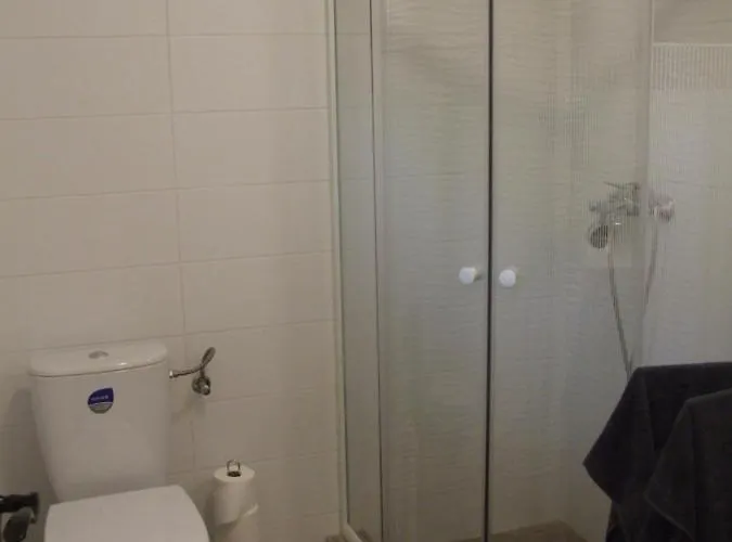 Vidám Csendes Természetközeli Falusi . *