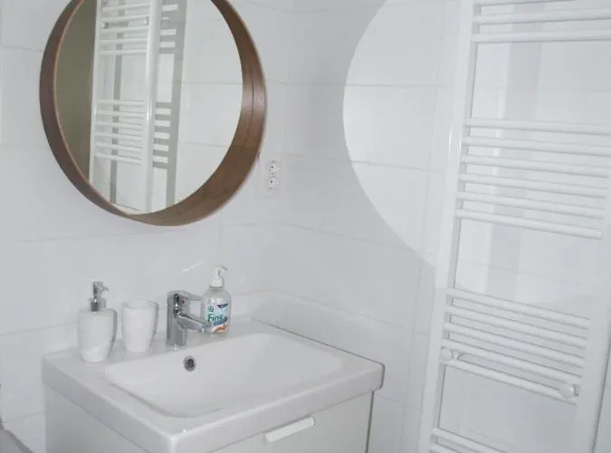 Simon Vendeghaz Semesterbostad *