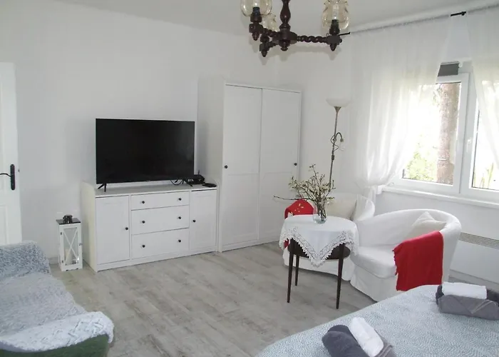 Vidám Csendes Természetközeli Falusi . Nyaraló *