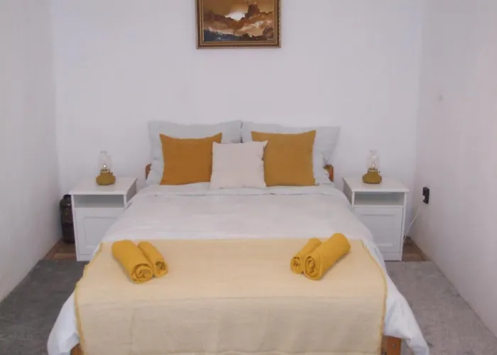 Vidám Csendes Természetközeli Falusi . Nyaraló *